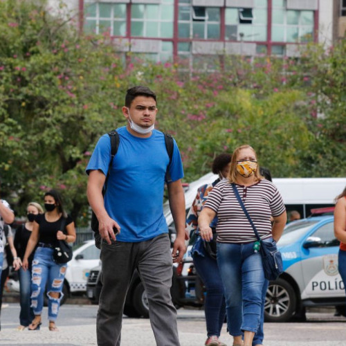 Rio tem queda de 61% no número de óbitos por covid-19