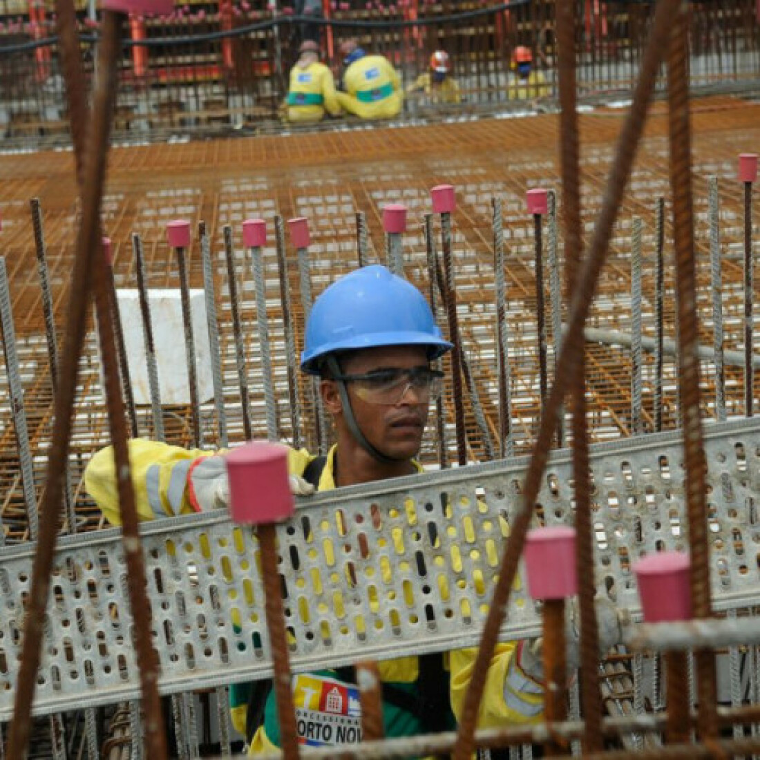 Conselho do FGTS aprova uso de R$ 326 bilhões para obras até 2025