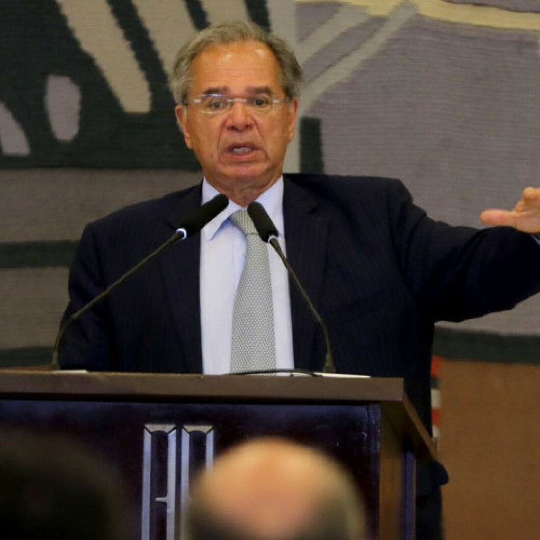 Dólar alto estimula investimentos no país, diz ministro