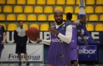 Larry renova contrato com o Mogi