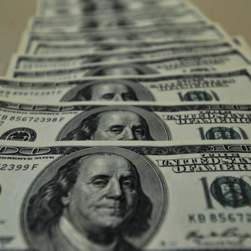 Dólar sobe pelo quarto dia seguido e chega a R$ 5,57