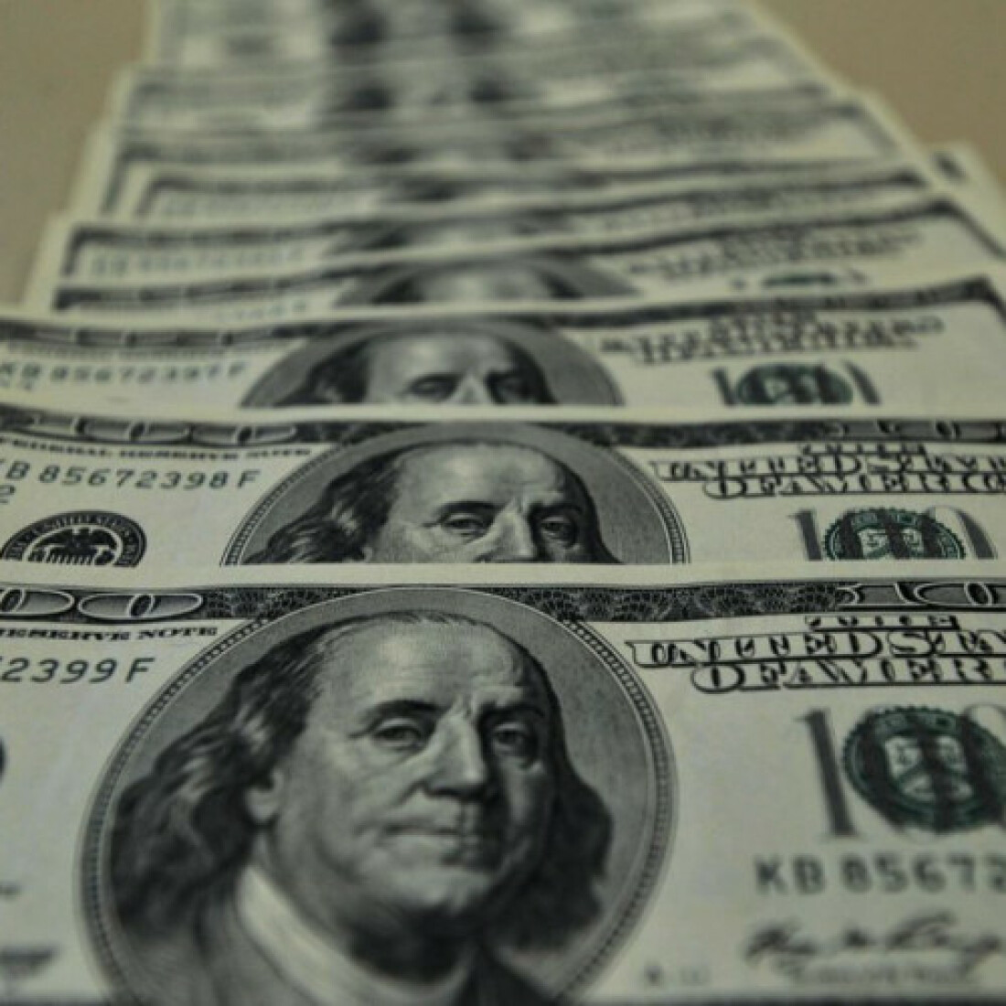 Dólar sobe pelo quarto dia seguido e chega a R$ 5,57