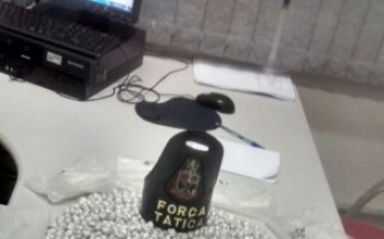 Força Tática apreende drogas na Vila Oliveira