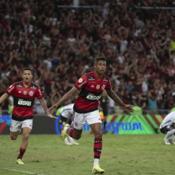 Bruno Henrique garante vitória do Flamengo sobre o Corinthians