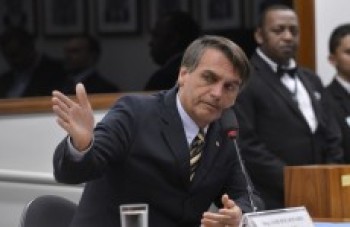 Bolsonaro vira réu por incitar estupro