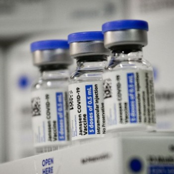Brasil recebe 1 milhão de doses da vacina Janssen