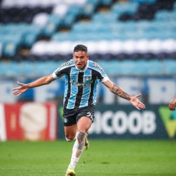 Grêmio goleia Bragantino e respira no Campeonato Brasileiro