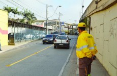 Rua perto do viaduto volta a ter mão dupla