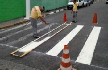 Bairros recebem novas pinturas e sinalizações