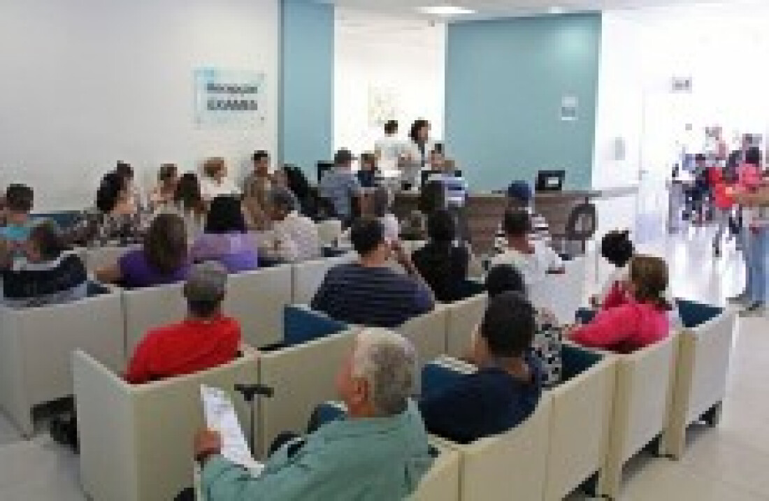 Mogi faz balanço do Hospital Municipal ao secretário Uip