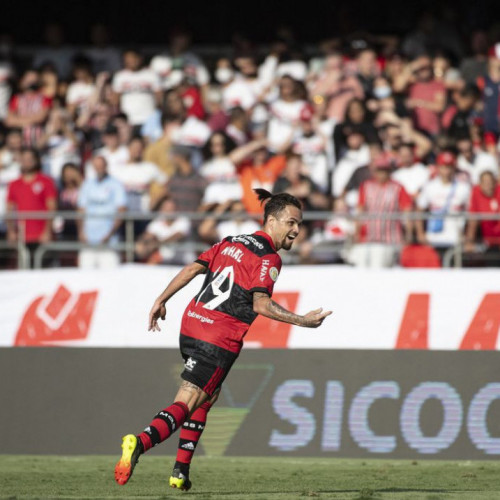 Flamengo passeia no Morumbi e goleia São Paulo por 4 a 0 no Brasileiro