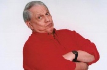 Ary Toledo leva o seu humor ao Teatro Vasques hoje à noite