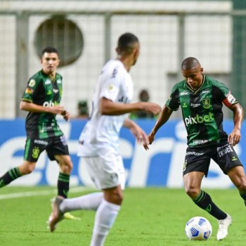 Na luta por vaga na Libertadores, América-MG afunda Grêmio no Z4