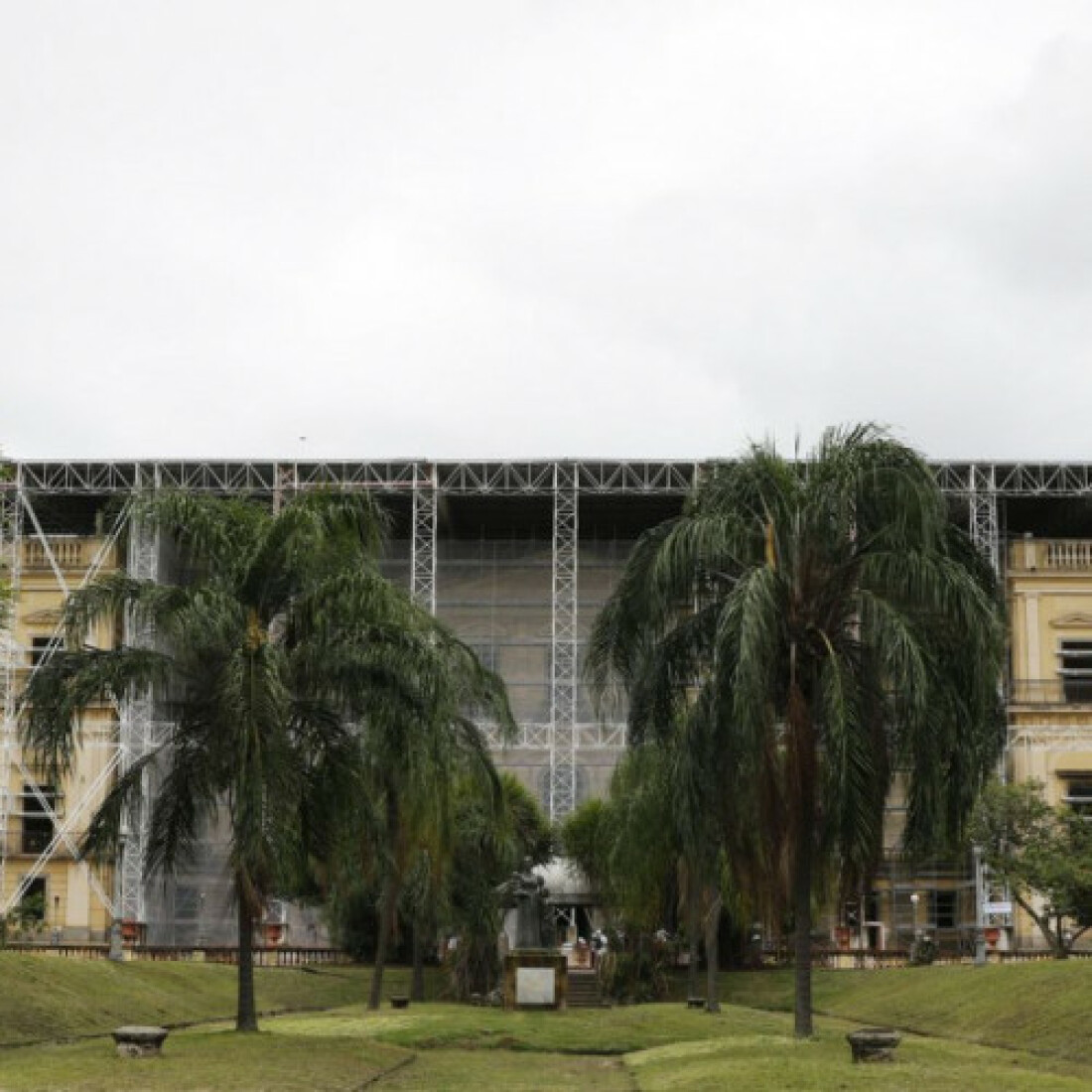 Museu Nacional começa restauração das fachadas e telhados