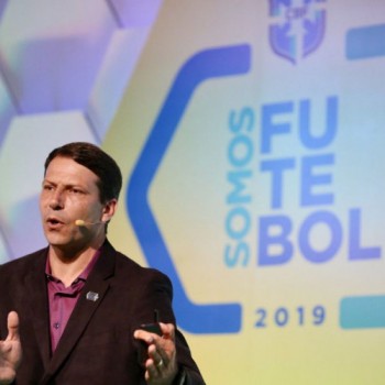 Leonardo Gaciba não comanda mais a comissão de arbitragem da CBF