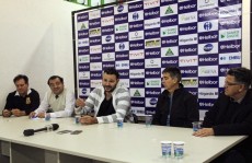 Caio Torres é apresentado e diretoria já adianta reforços