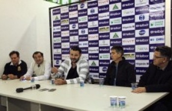 Caio Torres é apresentado e diretoria já adianta reforços