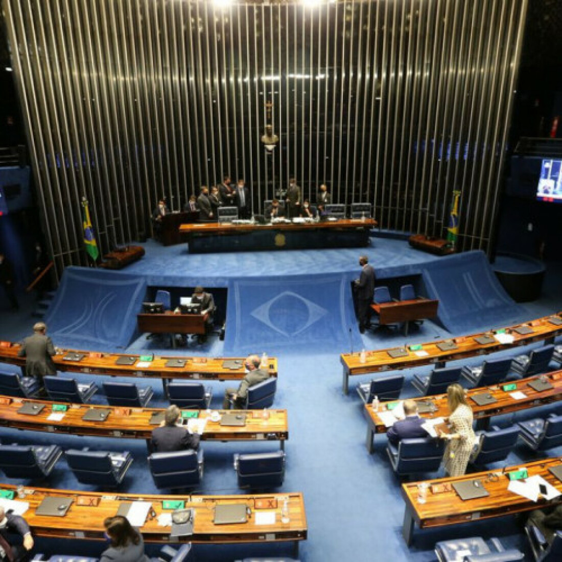 Senado aprova PEC da renda básica garantida pela Constituição