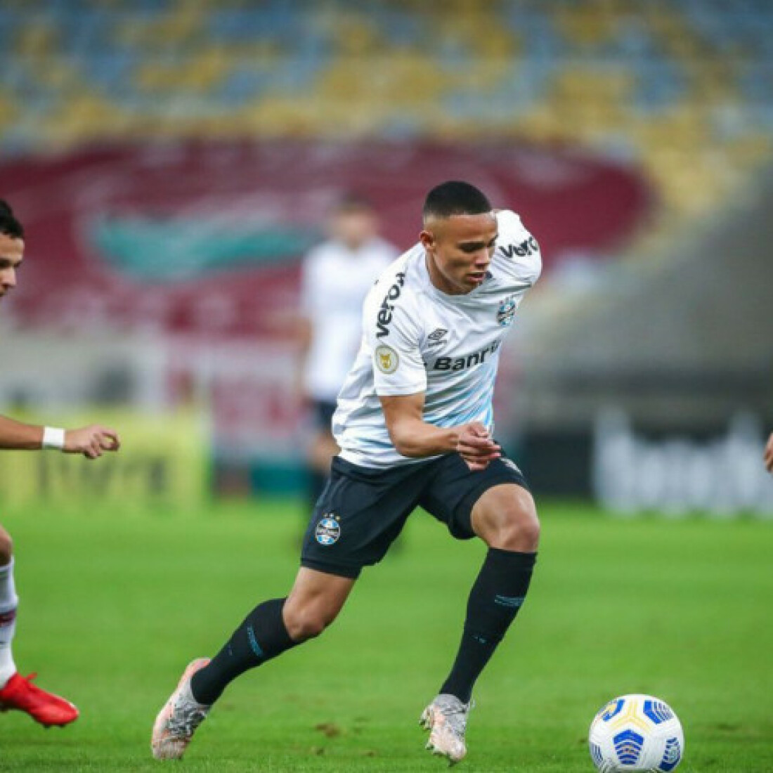 Grêmio recebe o Fluminense no desespero para fugir da Série B