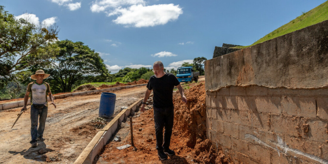 Prefeito de Guararema visita obras em andamento