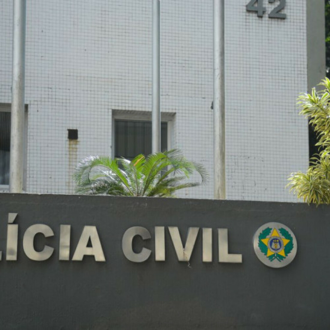 Polícia prende dez pessoas em operação contra milícia no Rio