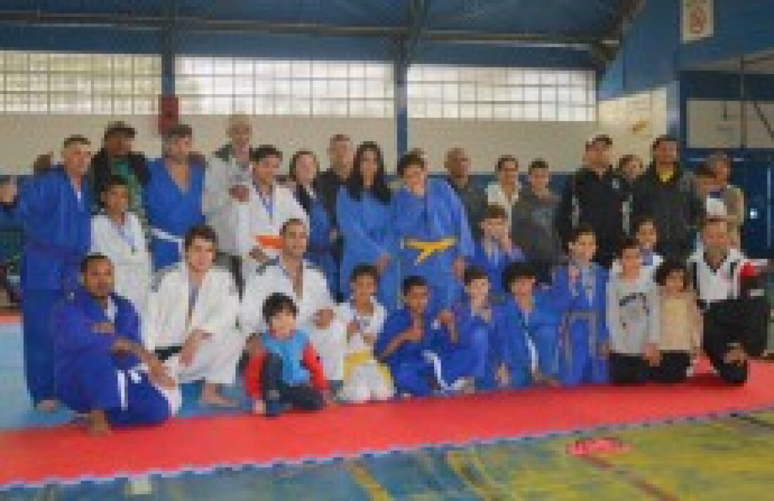 Atletas de todas as idades disputam torneio de judô