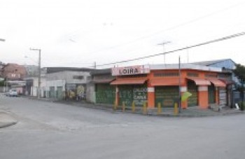 Comerciante é morto a tiros dentro do carro