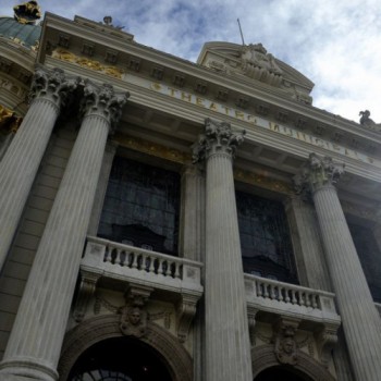 Theatro Municipal do Rio ganha ação para ter controle total do prédio