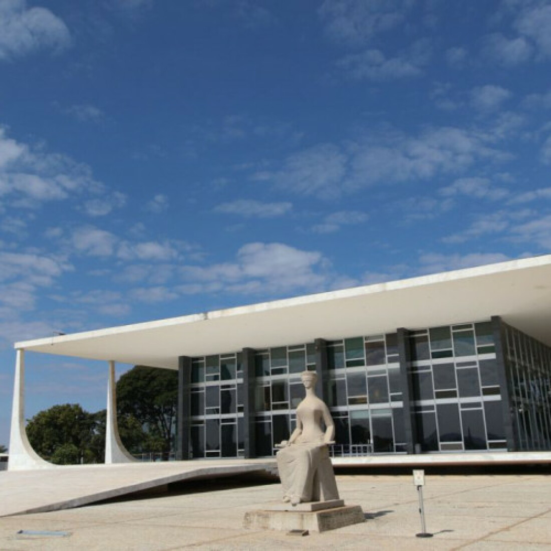 Ministro do STF manda soltar deputado Daniel Silveira