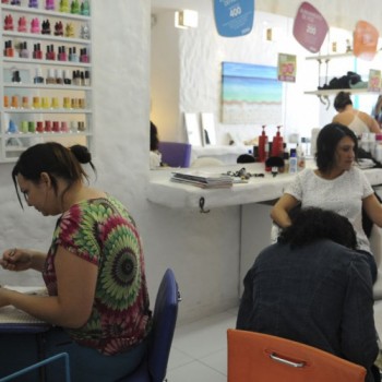 Dermatologistas divulgam guia de cuidados para uso de unhas de acrigel