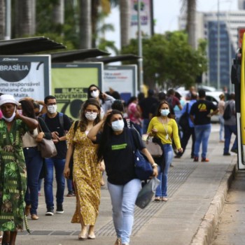 Covid-19: país tem 21,8 milhões de casos e 609,4 mil mortes