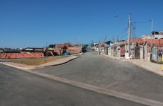 Famílias recebem escrituras e títulos de legitimação de posse