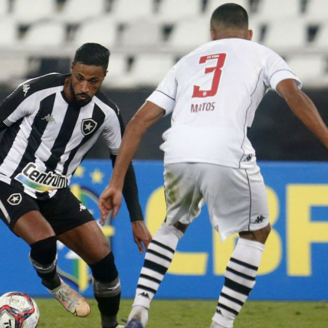 Vasco e Botafogo fazem clássico mirando o acesso à Série A