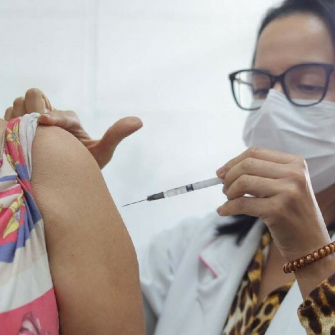 Campanha reforça importância de tomar terceira dose da vacina