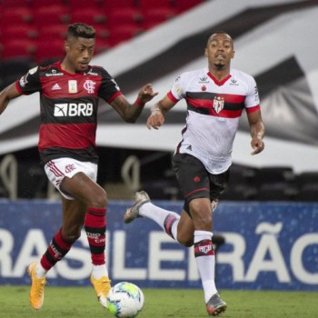 Flamengo enfrenta Atlético-GO tentando manter sonho do Brasileiro vivo