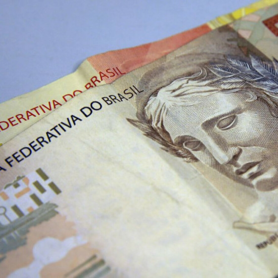 Trabalhadores nascidos em abril podem sacar auxílio emergencial