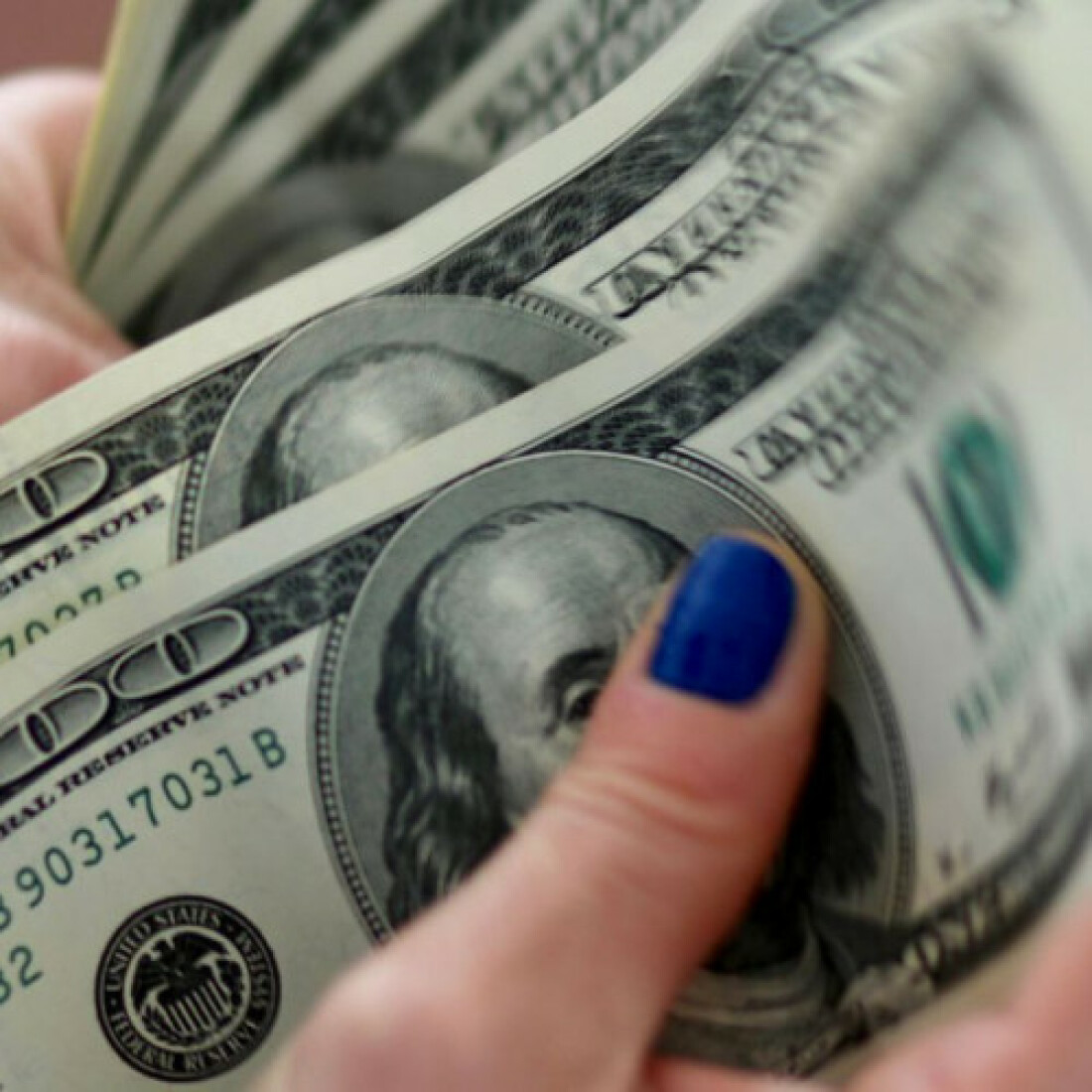 Dólar cai para R$ 5,59 com ata do Copom e reunião do Fed