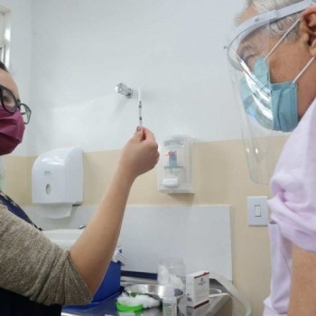 Campanha supera 411 mil doses contra o coronavírus, diz Estado
