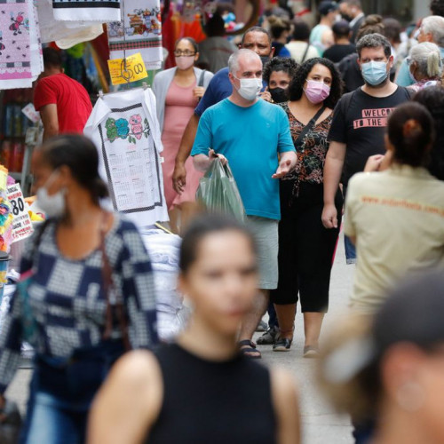 Covid-19: país tem 21,8 milhões de casos e quase 608 mil mortes