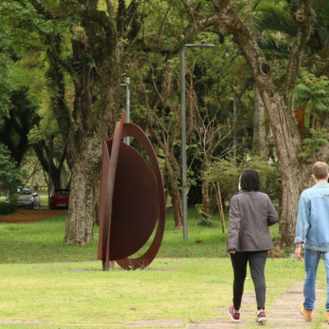 Finados: veja o que funciona em SP neste feriado
