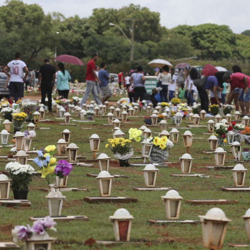 Mais de 500 mil pessoas devem visitar cemitérios no DF