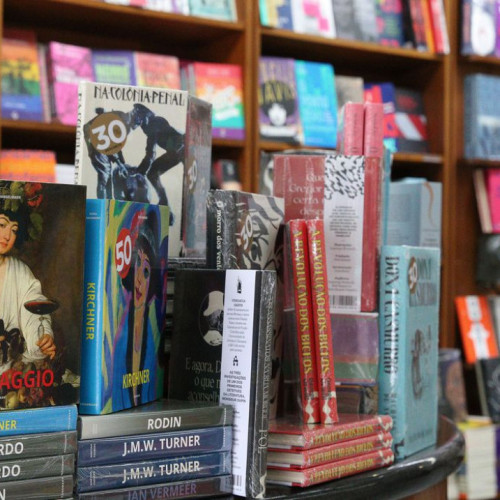 Metrô-SP distribui livros nas estações Artur Alvim e Tatuapé