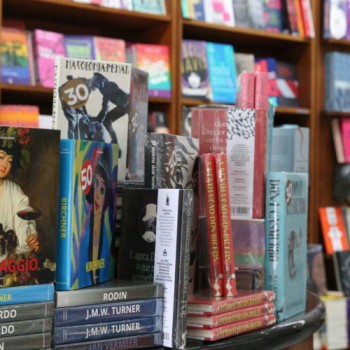 Metrô-SP distribui livros nas estações Artur Alvim e Tatuapé