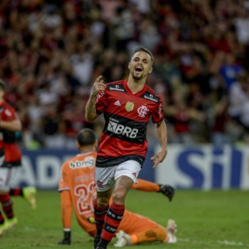 Brasileiro: Flamengo vence Atlético e mantém sonho pelo título