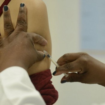 Covid-19: Brasil registra 10,6 mil casos e 232 mortes em 24 horas