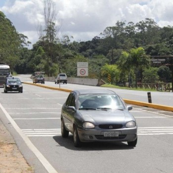 105 mil veículos devem passar pela Mogi-Bertioga até terça
