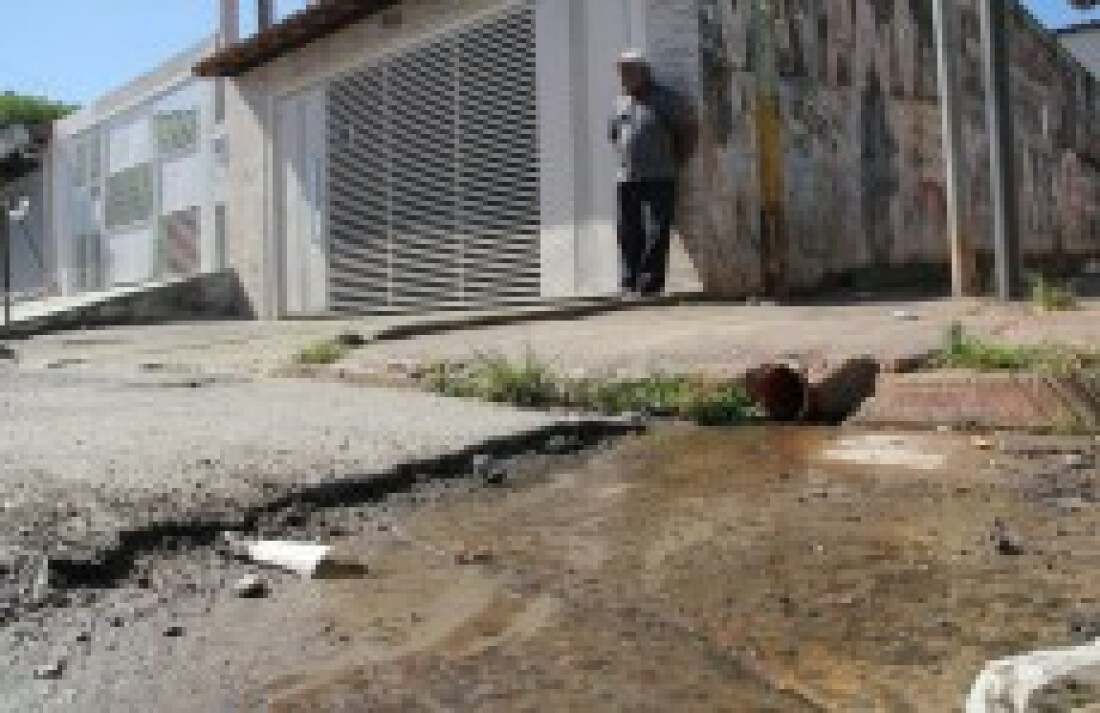Esgoto a céu aberto é alvo de reclamações de moradores