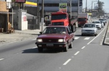 Motoristas deverão acender faróis durante o dia na SP-66