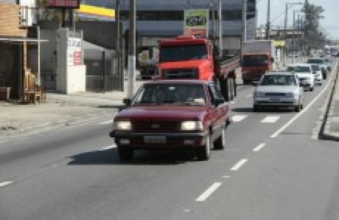 Motoristas deverão acender faróis durante o dia na SP-66