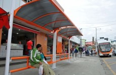 Pontos de ônibus recebem coberturas da prefeitura